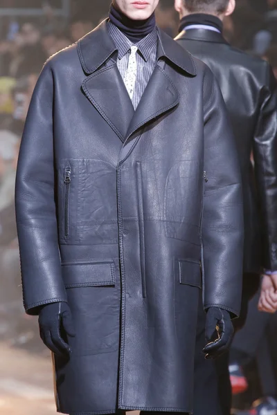 Look 10